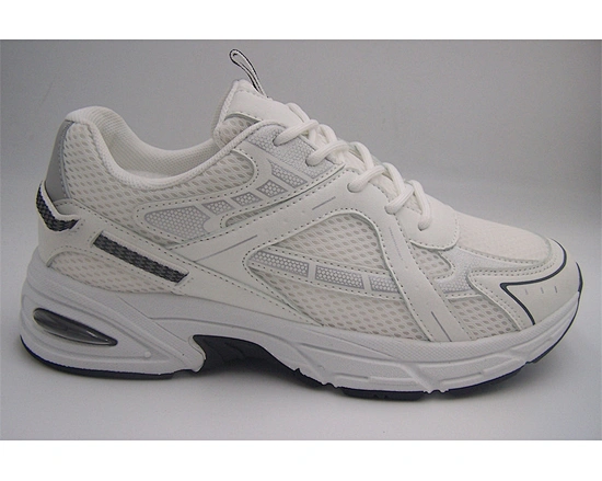 casual running sneakers look small and versatile